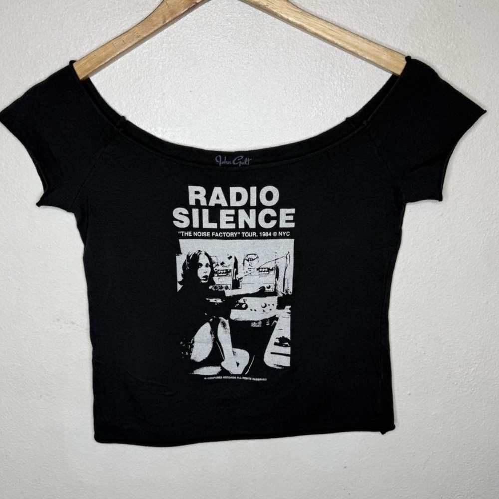 Brandy Melville John Galt Black 'Radio Silence' Tee cropped, off-shoulder